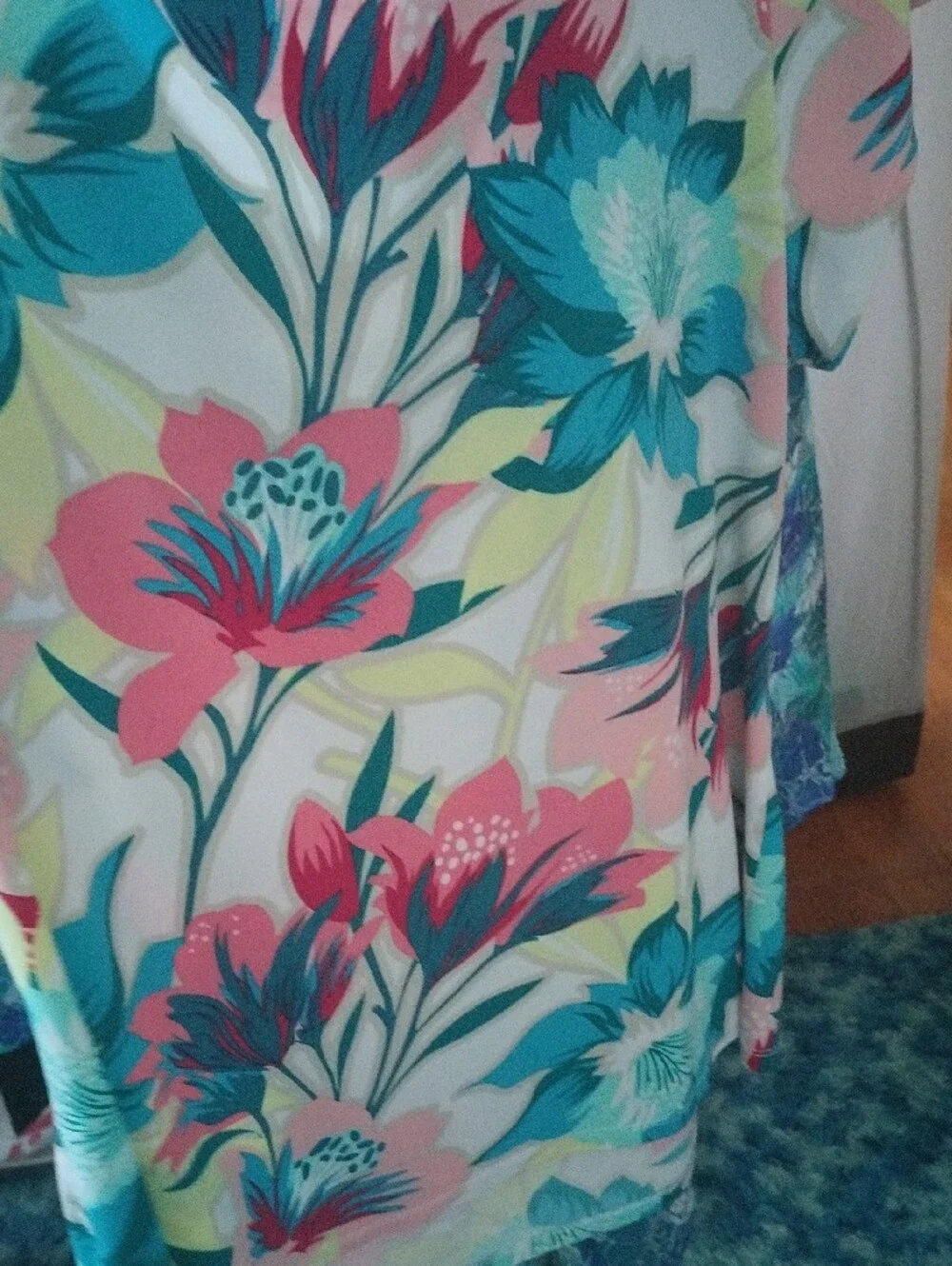 Worthington Short Sleeve Stretch Floral Pleated Scoop Neck Top